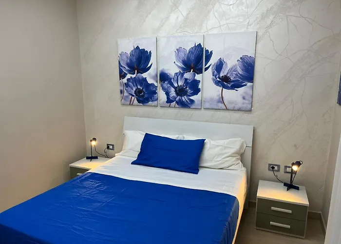 Blu 19 4* نابولي