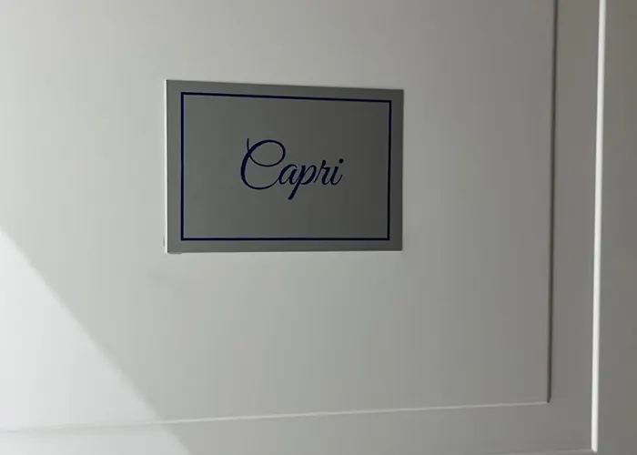 Blu 19 4* نابولي