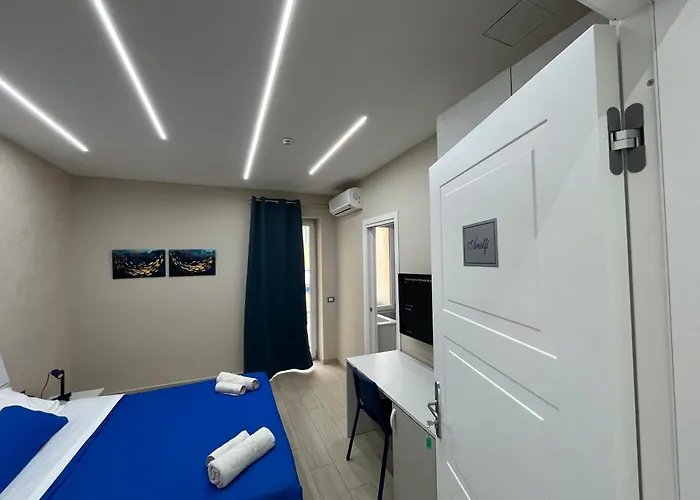 Blu 19 4* نابولي